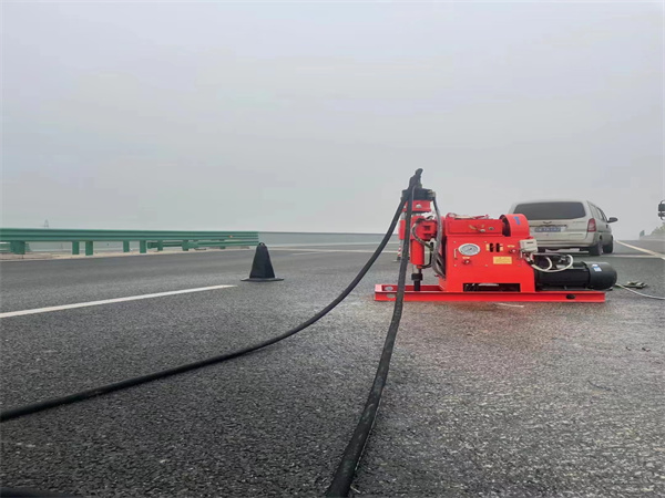 巴楚马路路基路面开裂下沉注浆加固灌浆